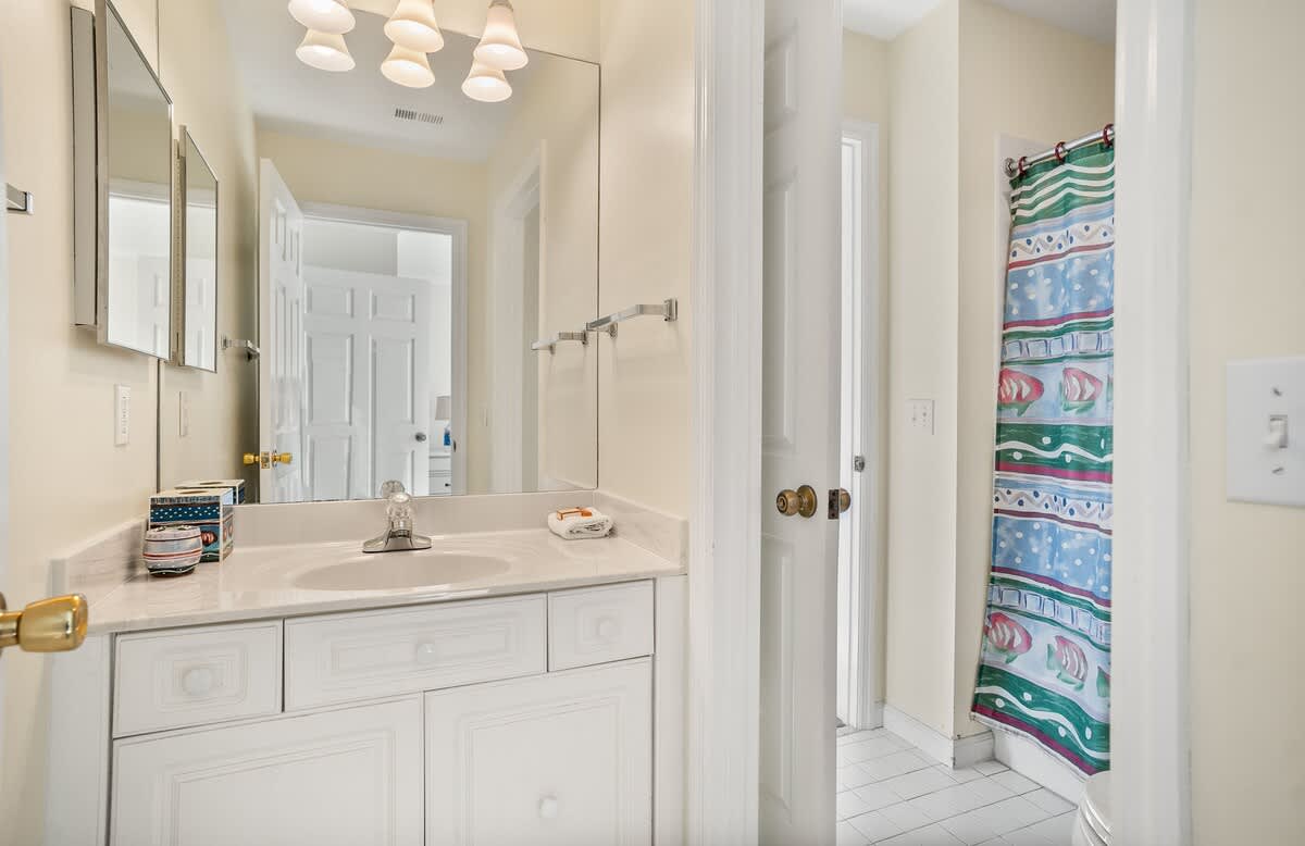 Jack and Jill Full En Suite Bathroom 