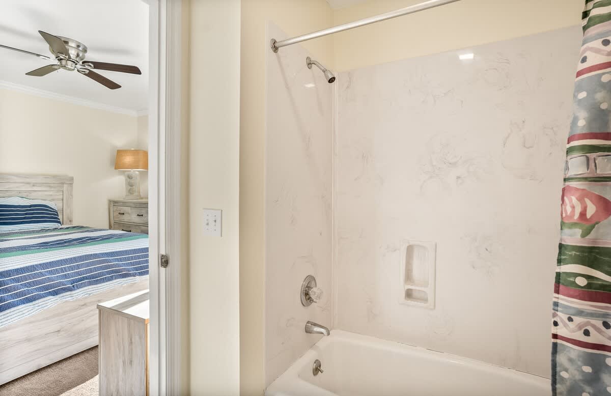 Guest Bedroom with Queen Bed, Jack and Jill Full En Suite Bathroom and Ocean View Balcony