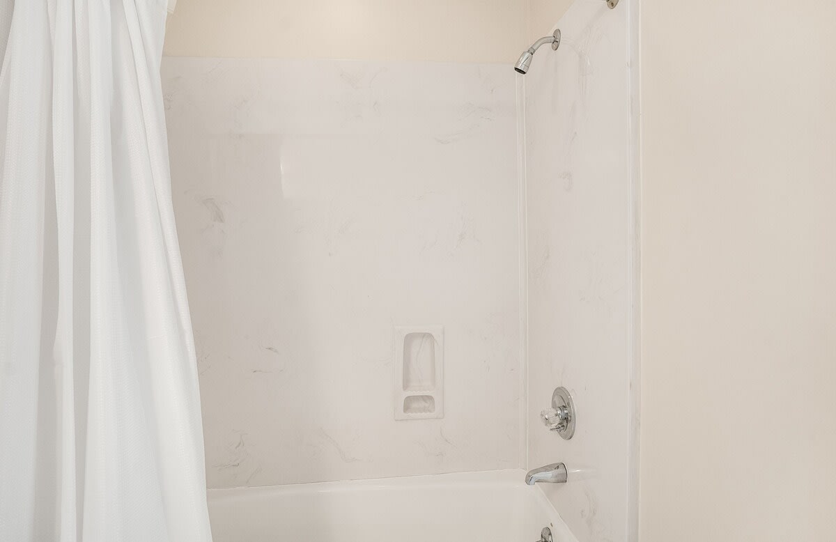 Full En Suite Bathroom