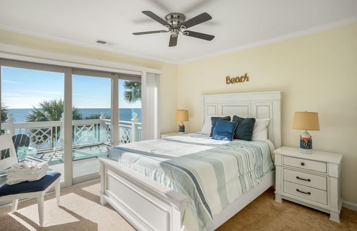 Guest Bedroom with Queen Bed, Jack and Jill Full En Suite Bathroom and Ocean View Balcony