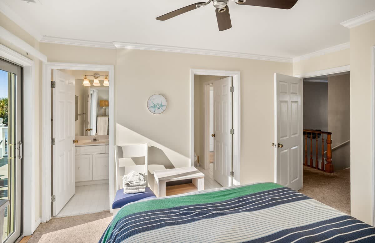Guest Bedroom with Queen Bed, Jack and Jill Full En Suite Bathroom and Ocean View Balcony