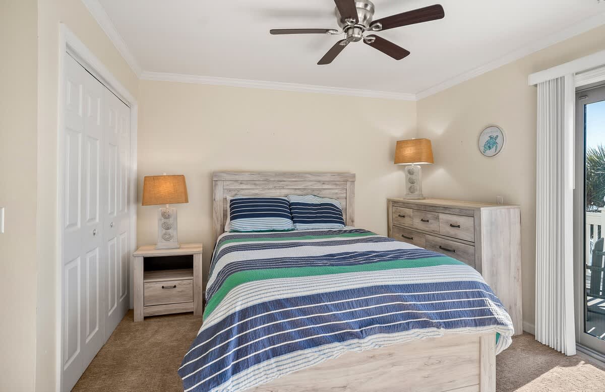 Guest Bedroom with Queen Bed, Jack and Jill Full En Suite Bathroom and Ocean View Balcony