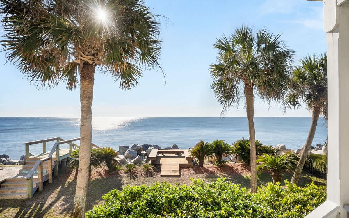 Private Beach Front Deck