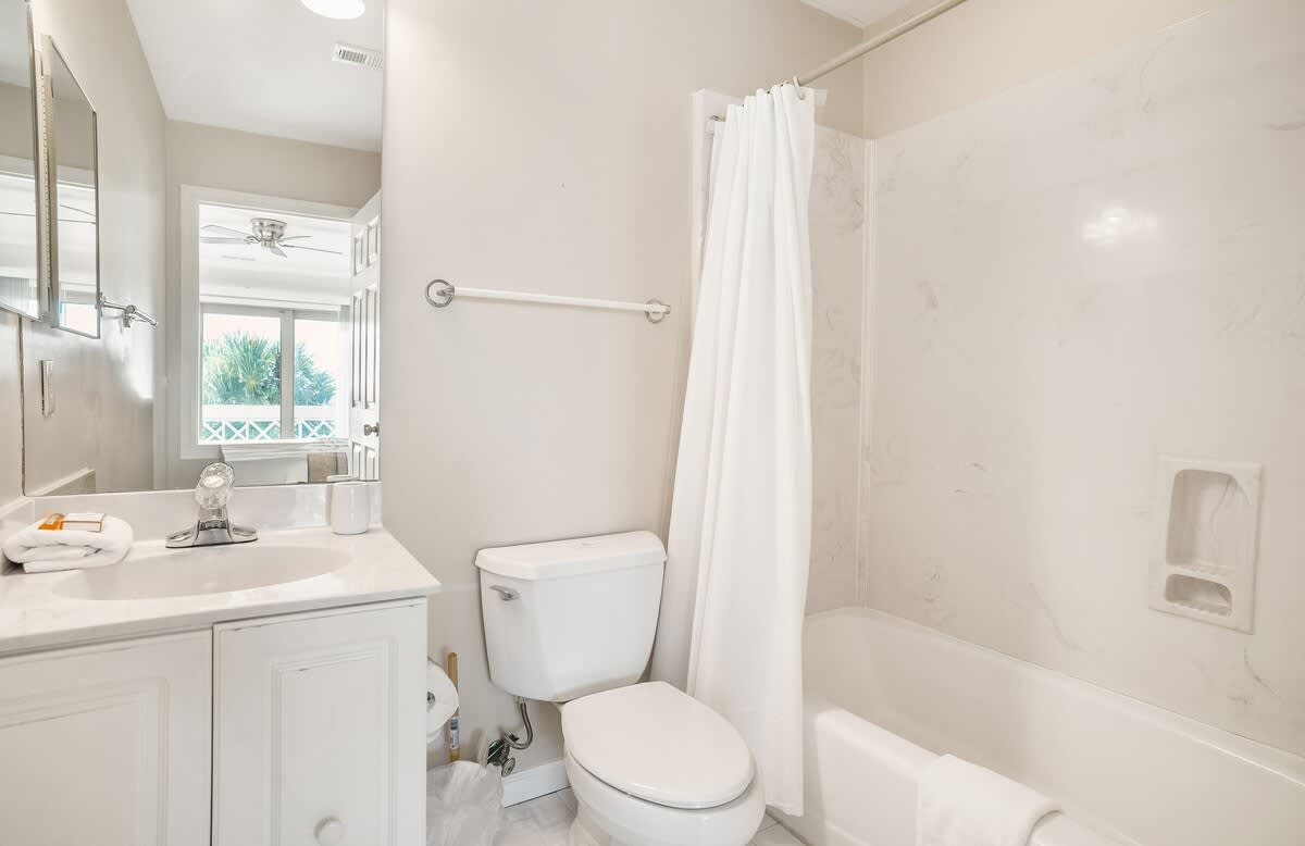 Full En Suite Bathroom