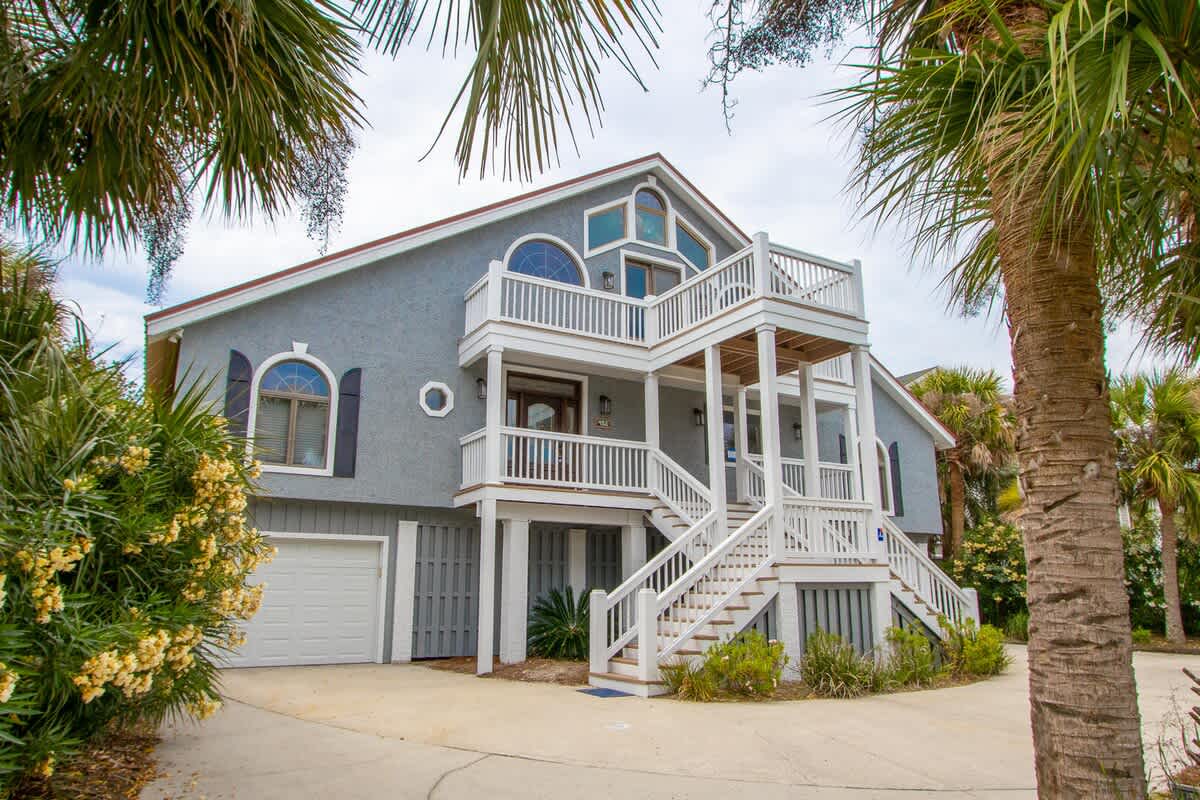 452 Tarpon Blvd Sandy Toes