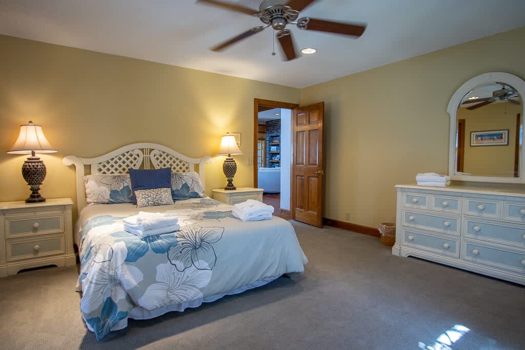 Guest Bedroom on First Floor with En-Suite 