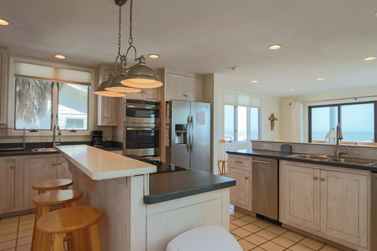 458 Tarpon Blvd | Photo 2
