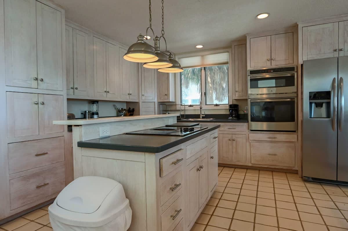 458 Tarpon Blvd | Photo 3