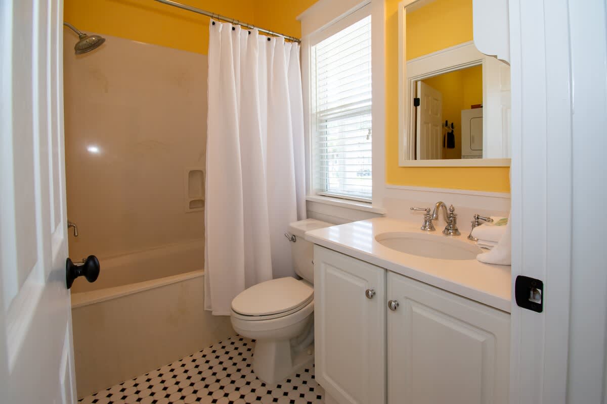Primary En Suite Bathroom with Laundry Room