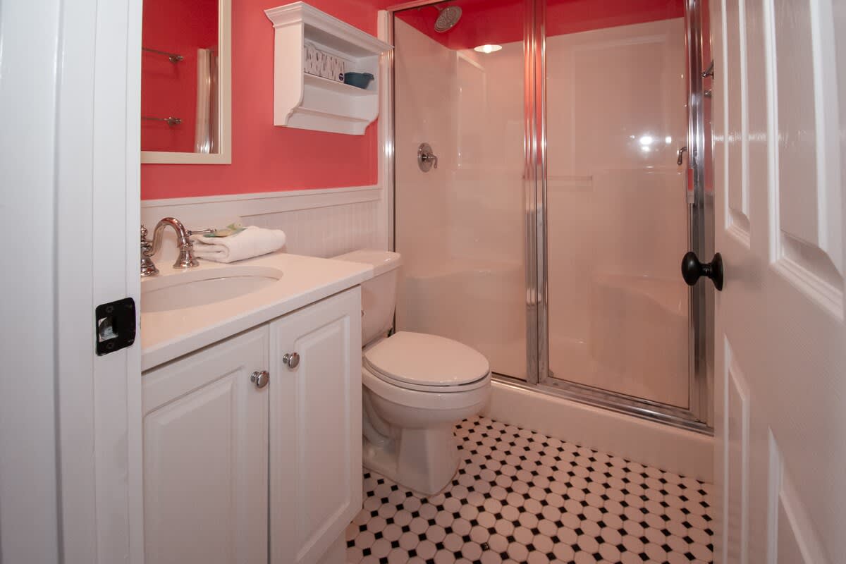 Guest En Suite Bathroom