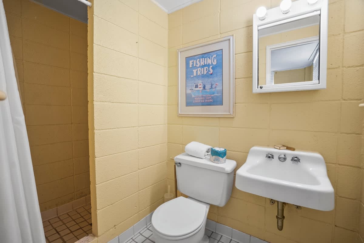 Full En Suite Bathroom in Bunkhouse