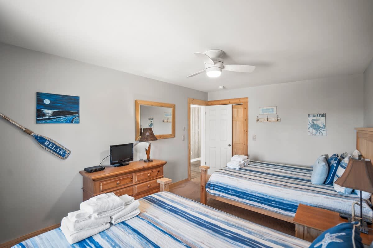 Guest Bedroom 2 with 2 Queen Beds