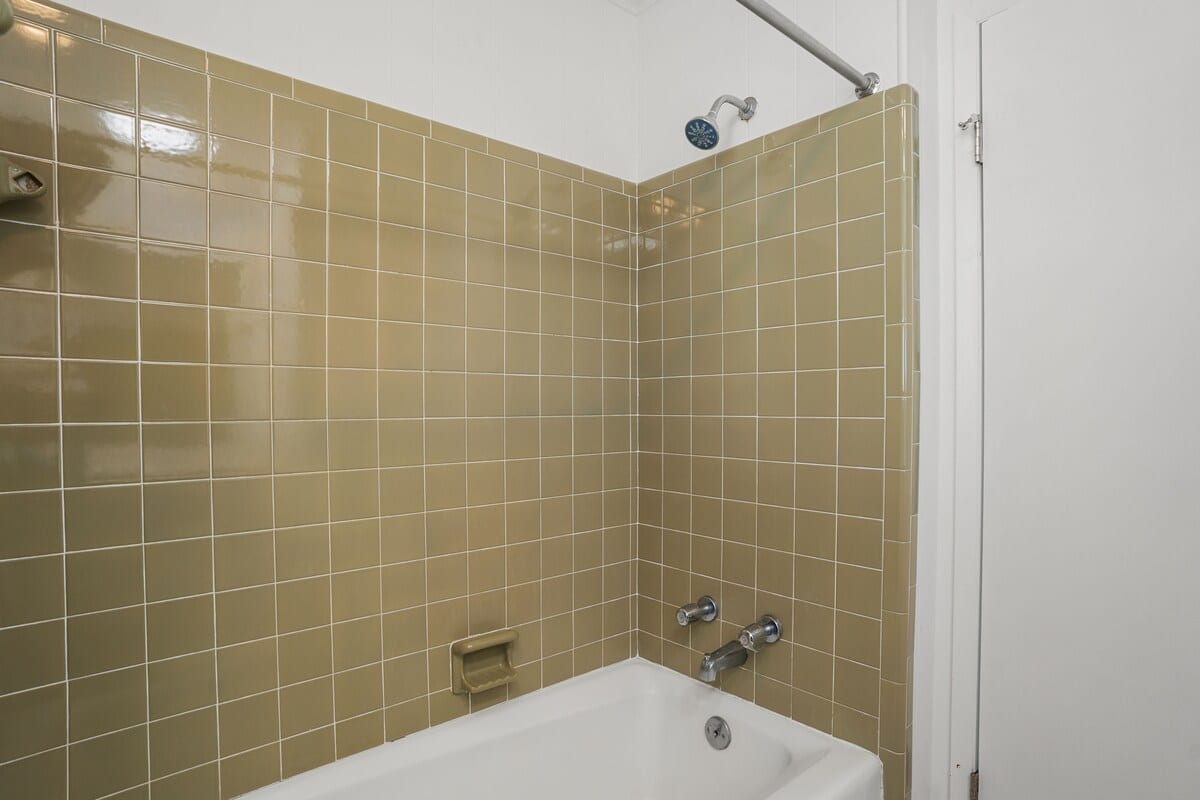 Full Shared Bathroom with Bathtub