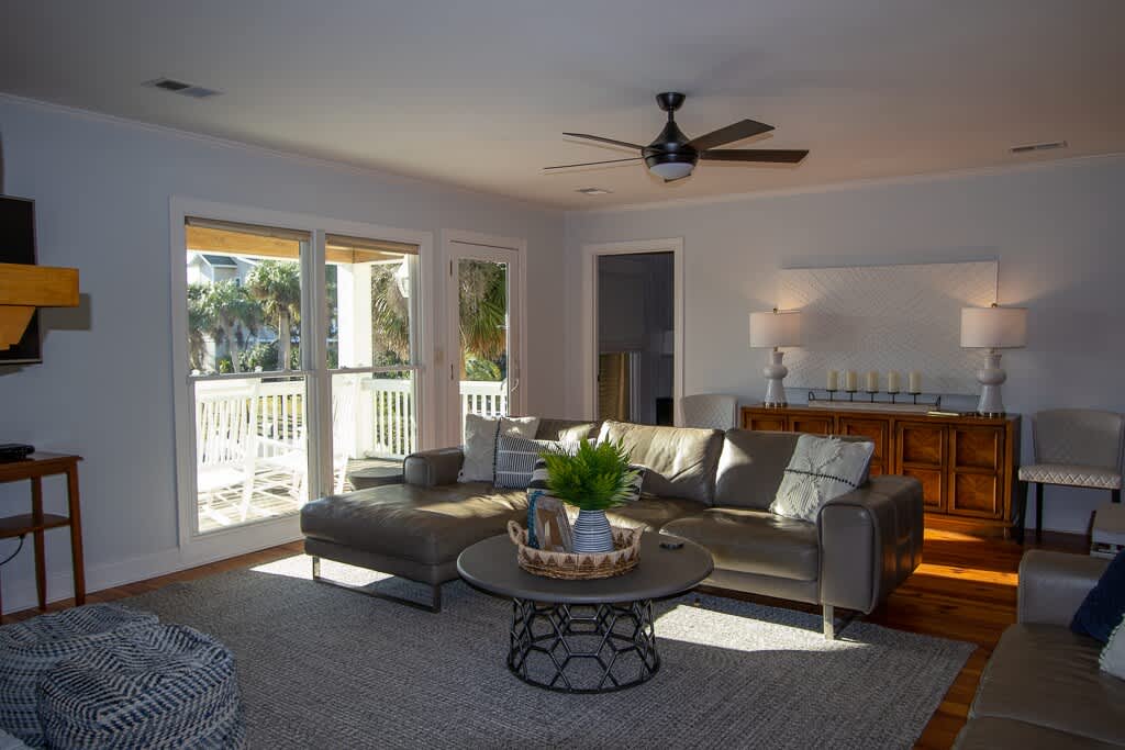 475 Tarpon Blvd 5