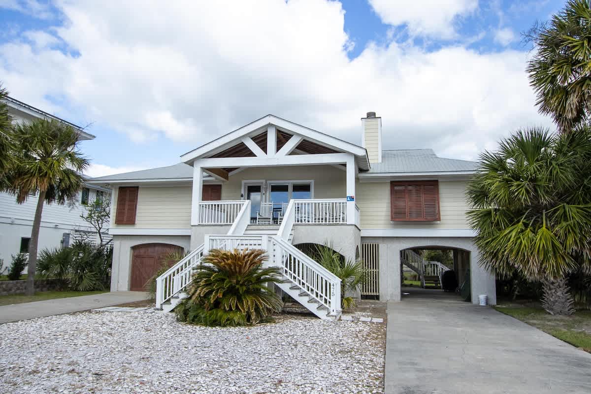 475 Tarpon Blvd