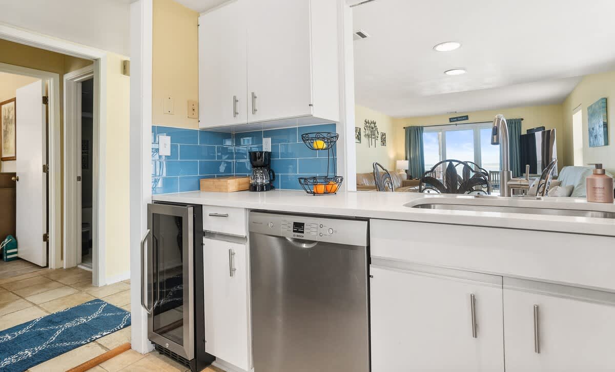 Well-equipped eat in kitchen 