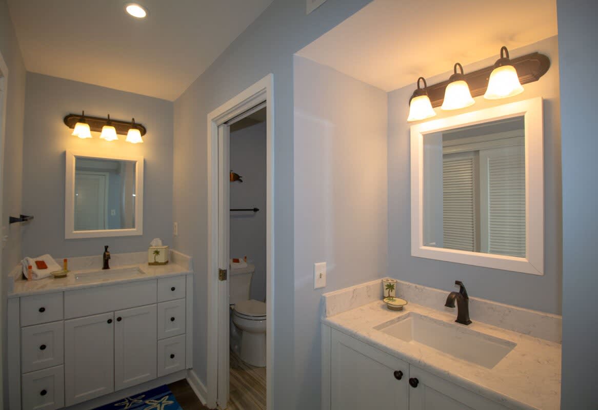 Primary En Suite Full Bathroom