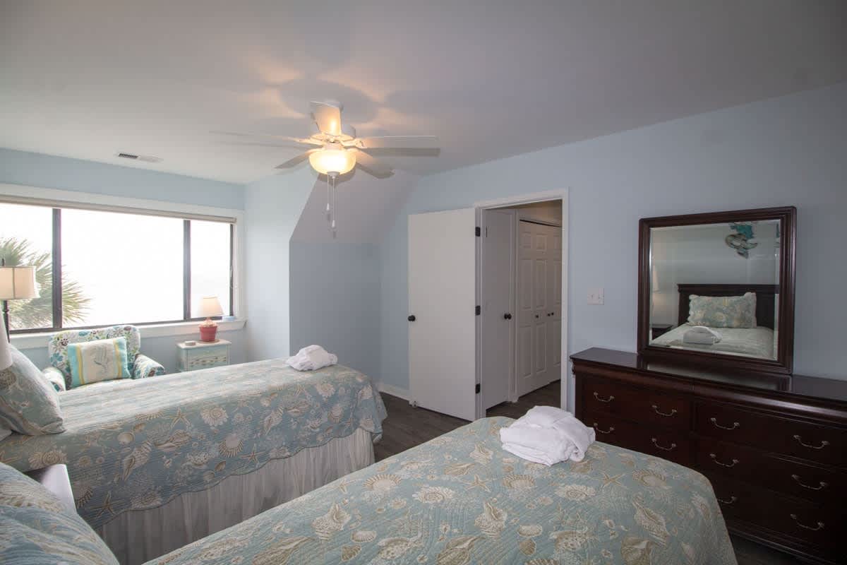 Guest Bedroom with 2 Twins and Full En Suite Bathroom