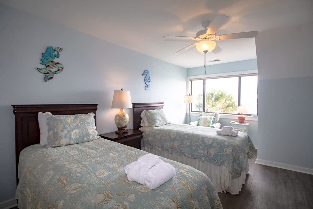 Guest Bedroom with 2 Twins and Full En Suite Bathroom