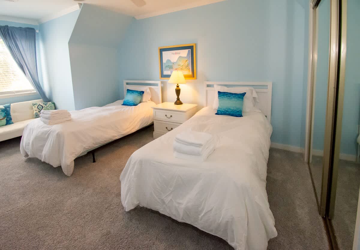 658 Newhaven | Photo 38