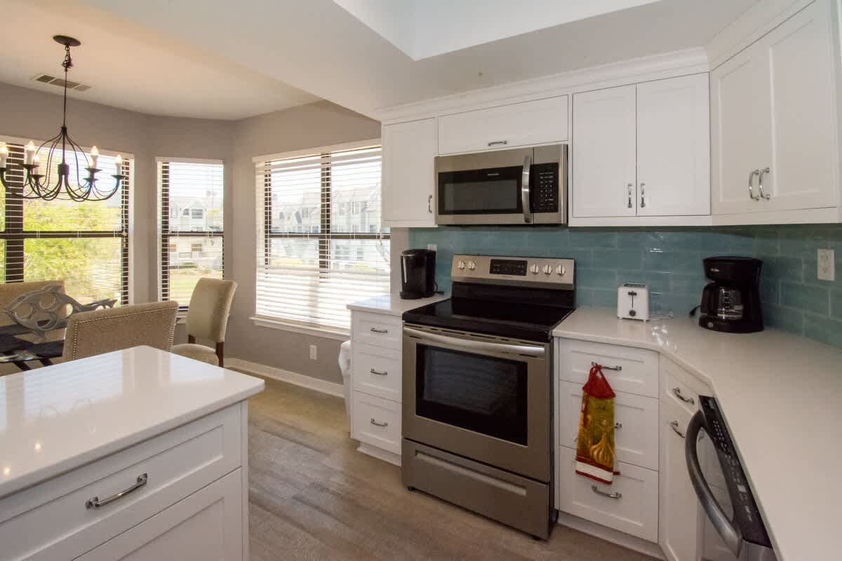 Well-equipped eat in kitchen 