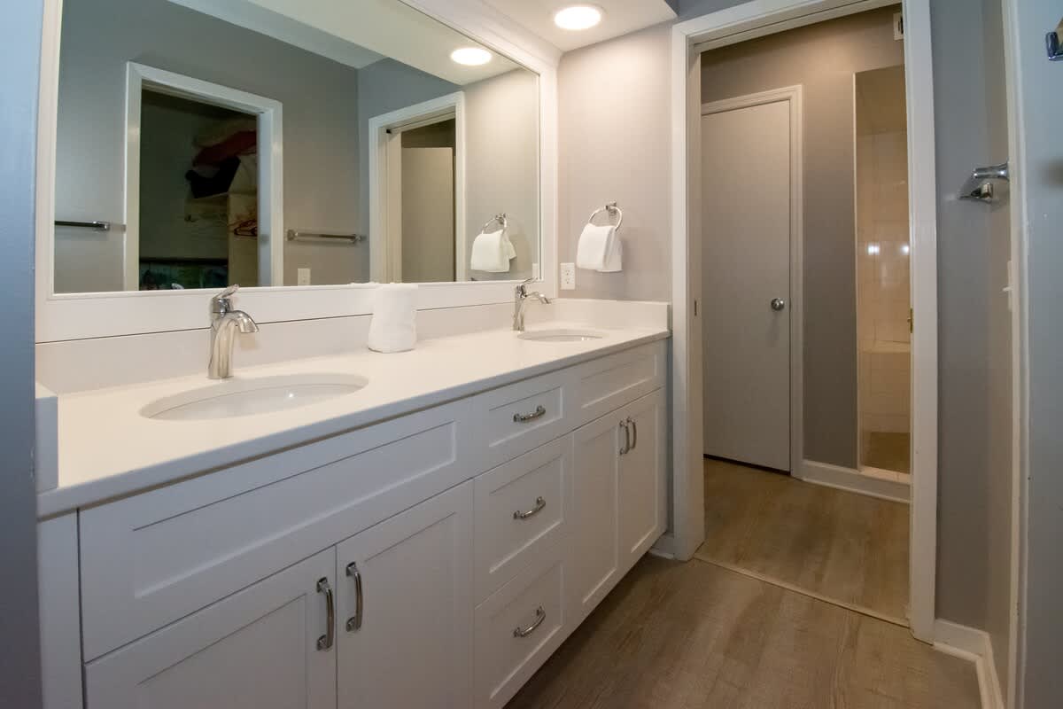 First floor primary bedroom with en suite bathroom