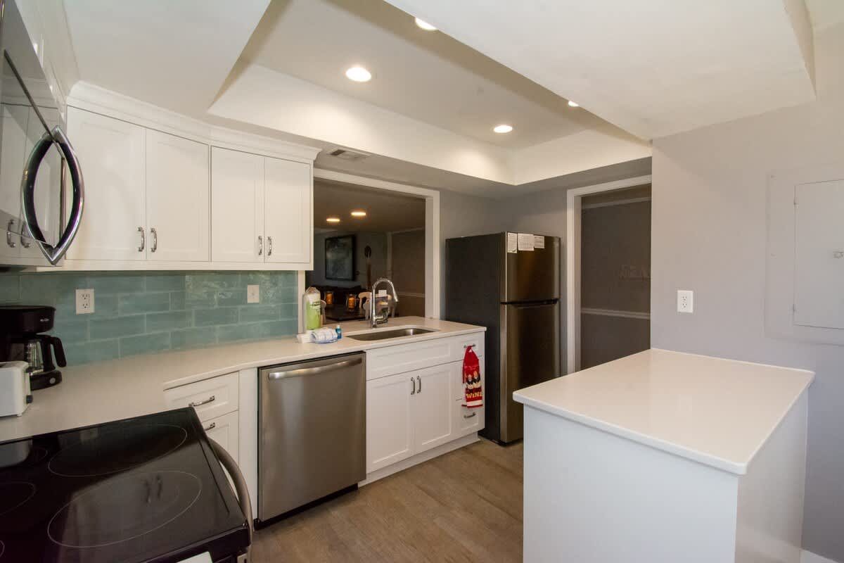 Well-equipped eat in kitchen 