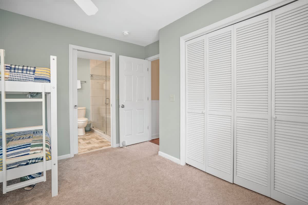 Bunk Room. Ensuite Bathroom