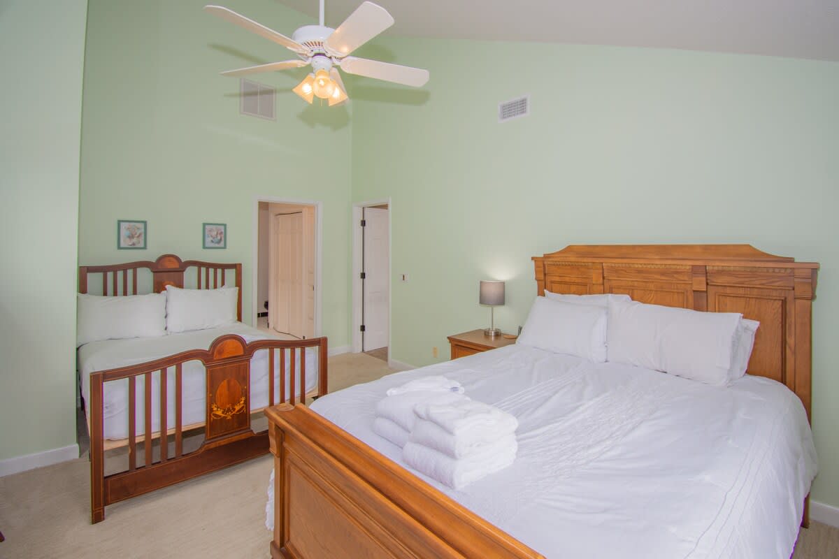 Guest Bedroom With Queen and Full Size bed, En-Suite and Private Balcony 