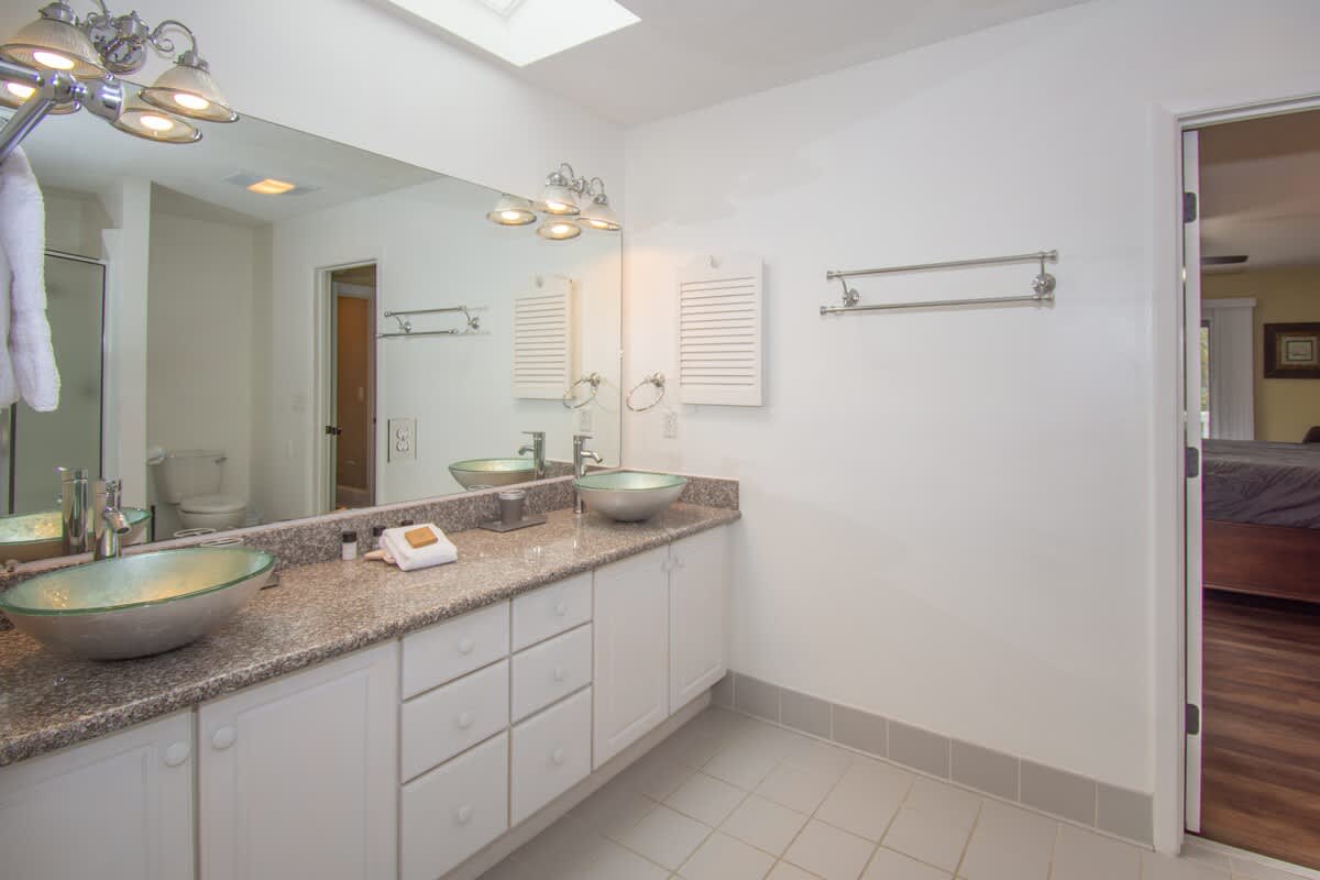 Jack and Jill Bathroom Connected to King Bedroom and Bunk Bedroom 