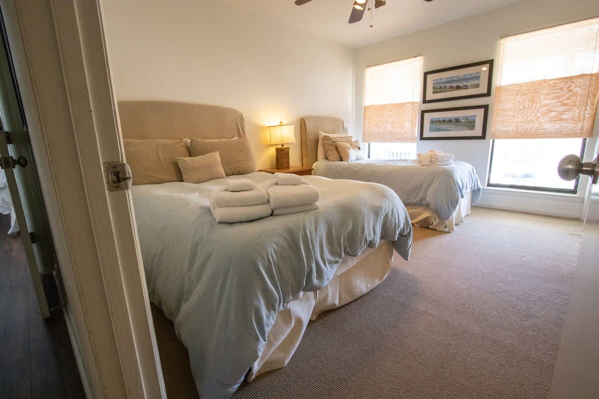 Guest Bedroom 1 Double and 1 Twin Bed