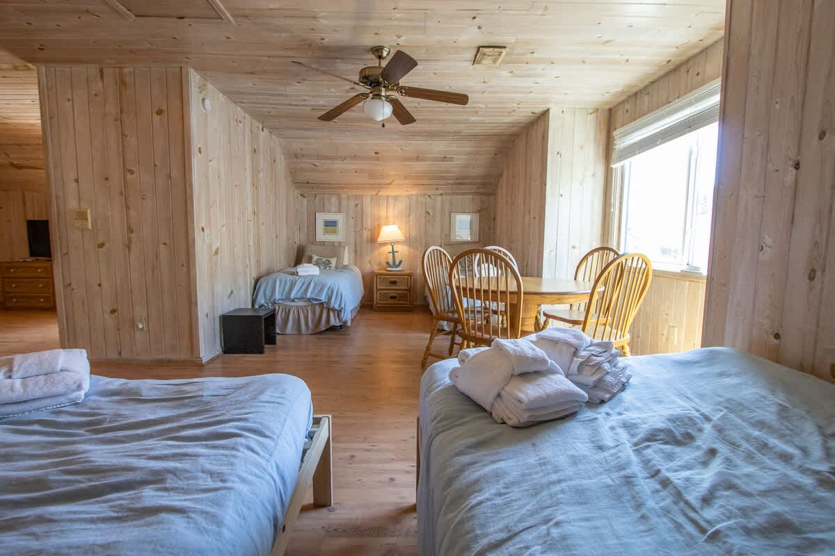 2nd Level Loft with 3 Double Beds, 2 Twin Beds and 2 Futons