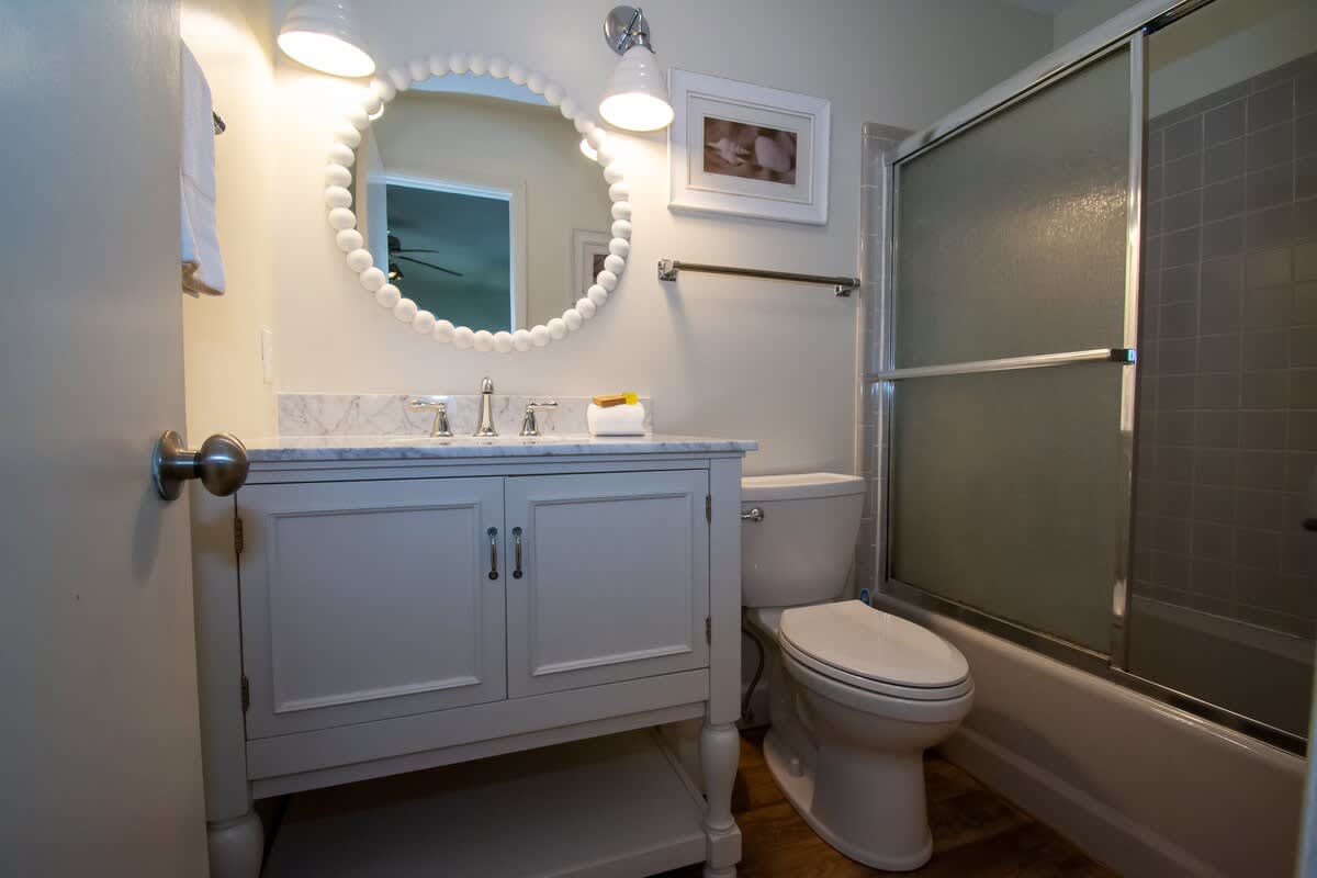 Full En Suite Bathroom