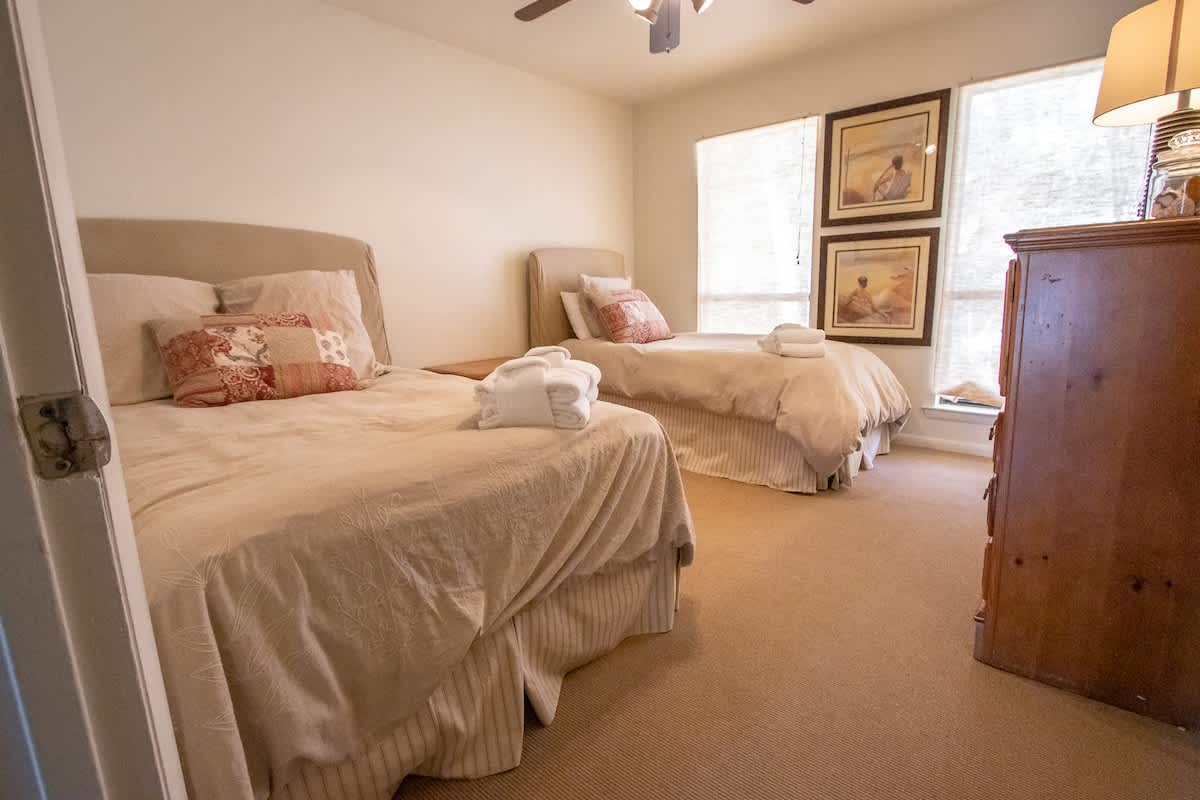 Guest Bedroom 1 Double and 1 Twin Bed