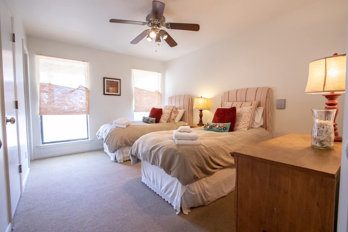 Guest Bedroom 2 Twin Beds