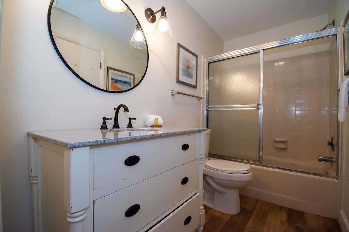 Full En Suite Bathroom