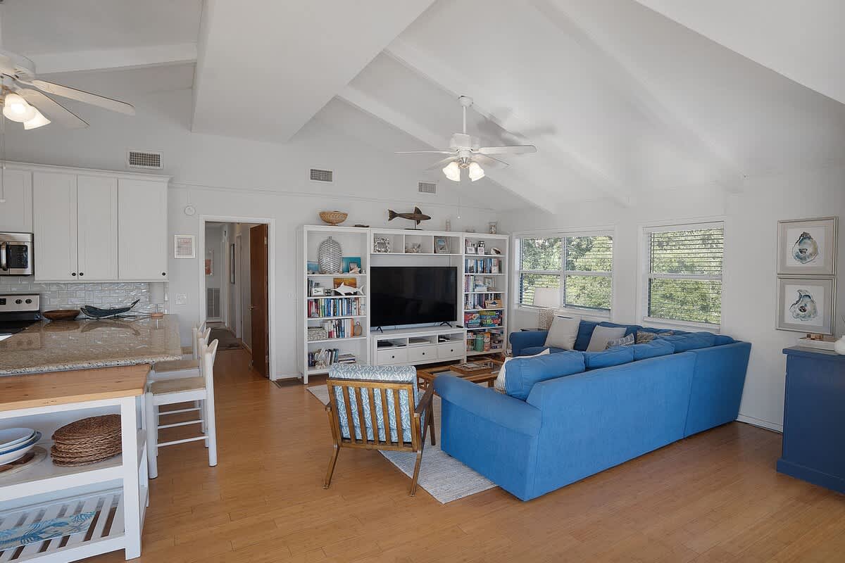 Upstairs Living Room 