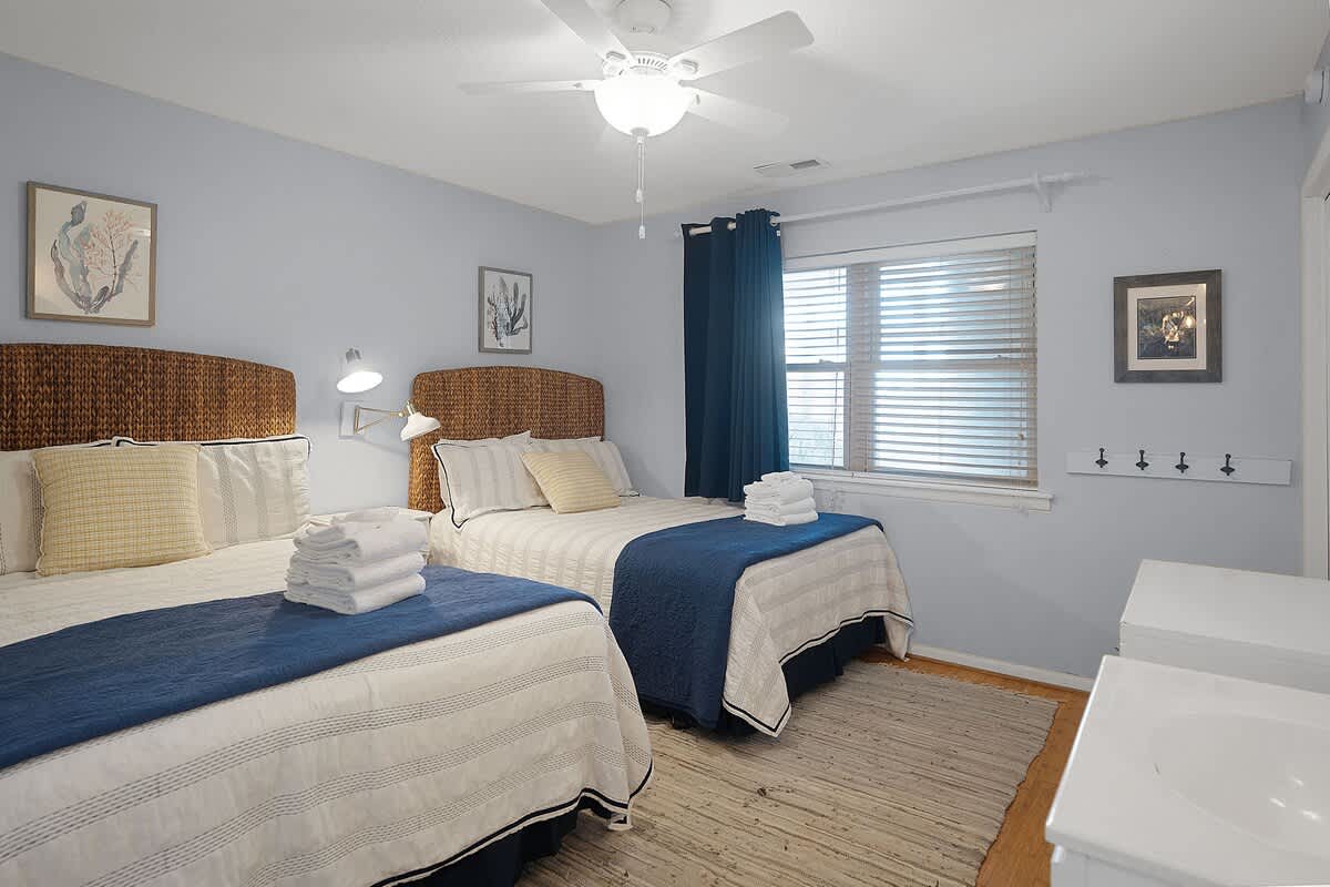 Guest Bedroom Upstairs with Double Bed 