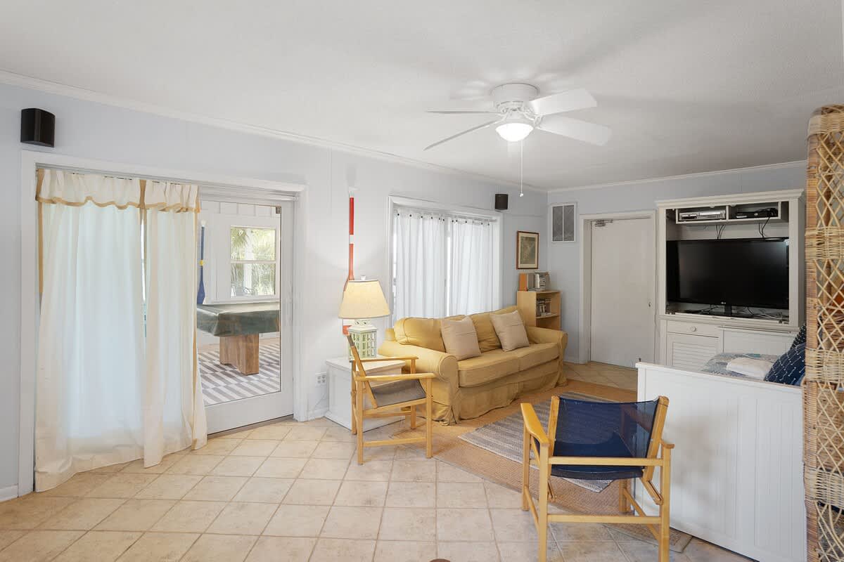 Second Living Room on Main Floor with Daybed/Trundle 