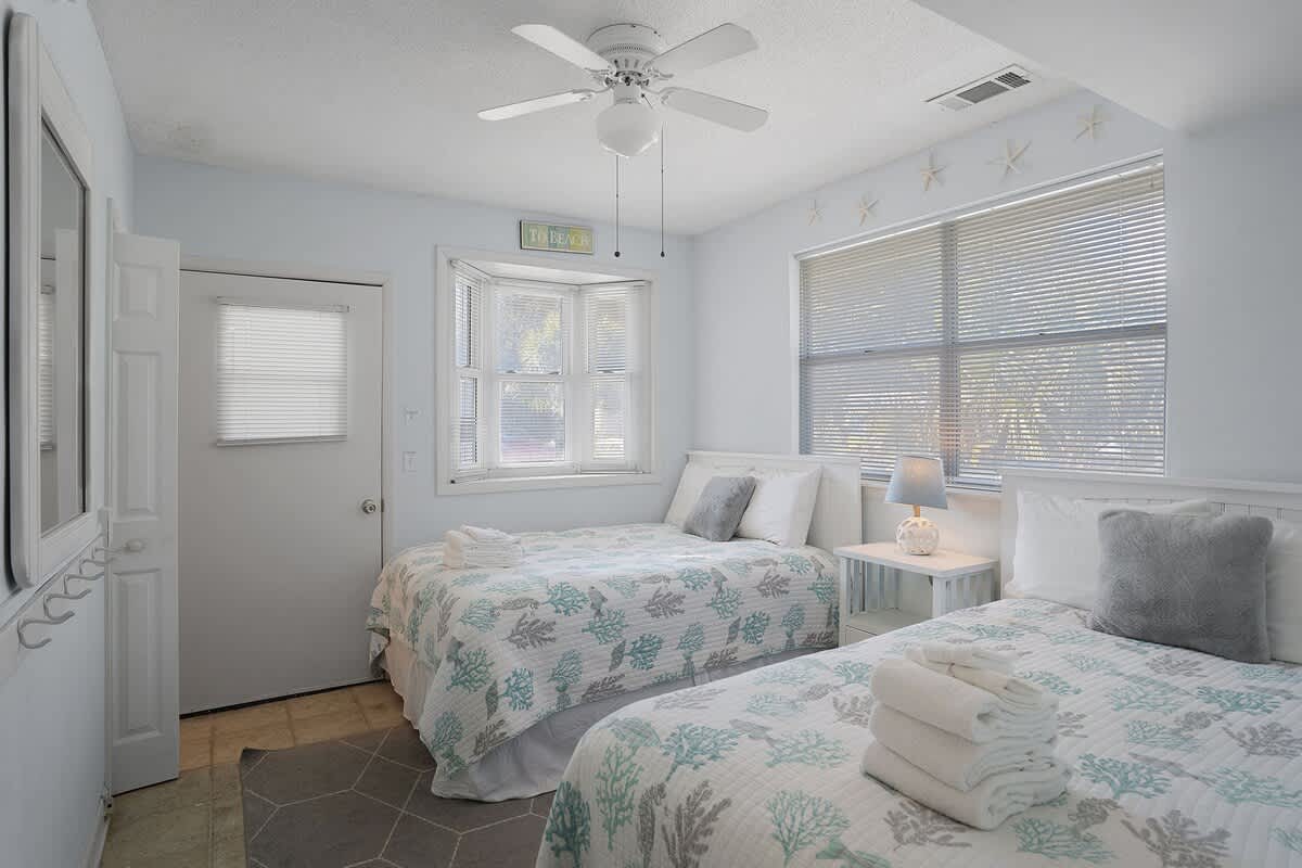 Guest Bedroom Downstairs with En-Suite 