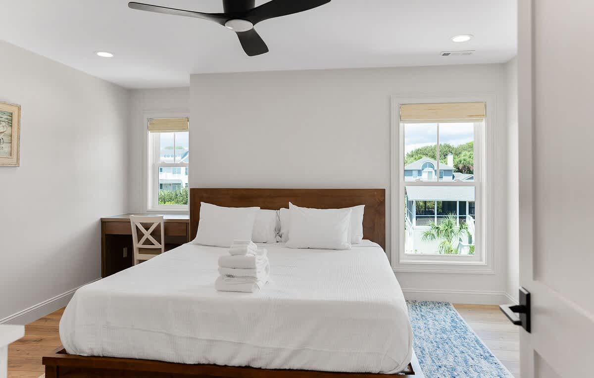 King Bedroom with En-Suite and Small Desk 