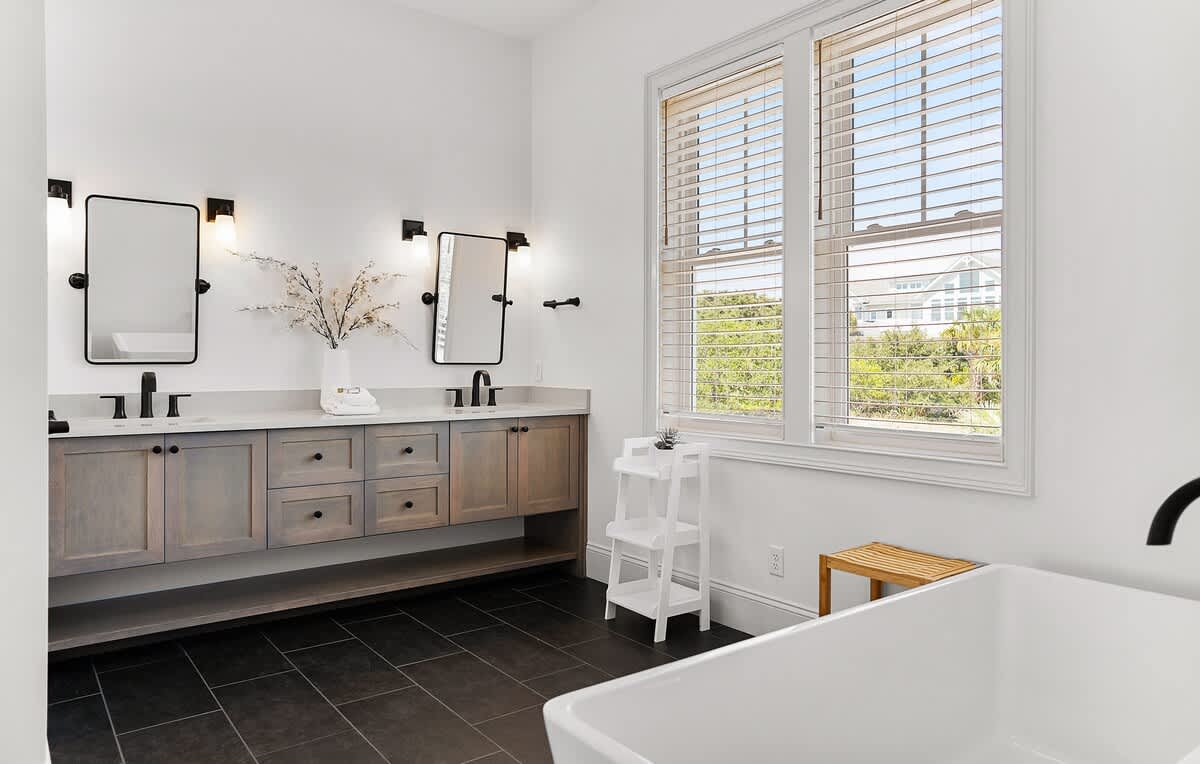 Primary Bathroom En-Suite 