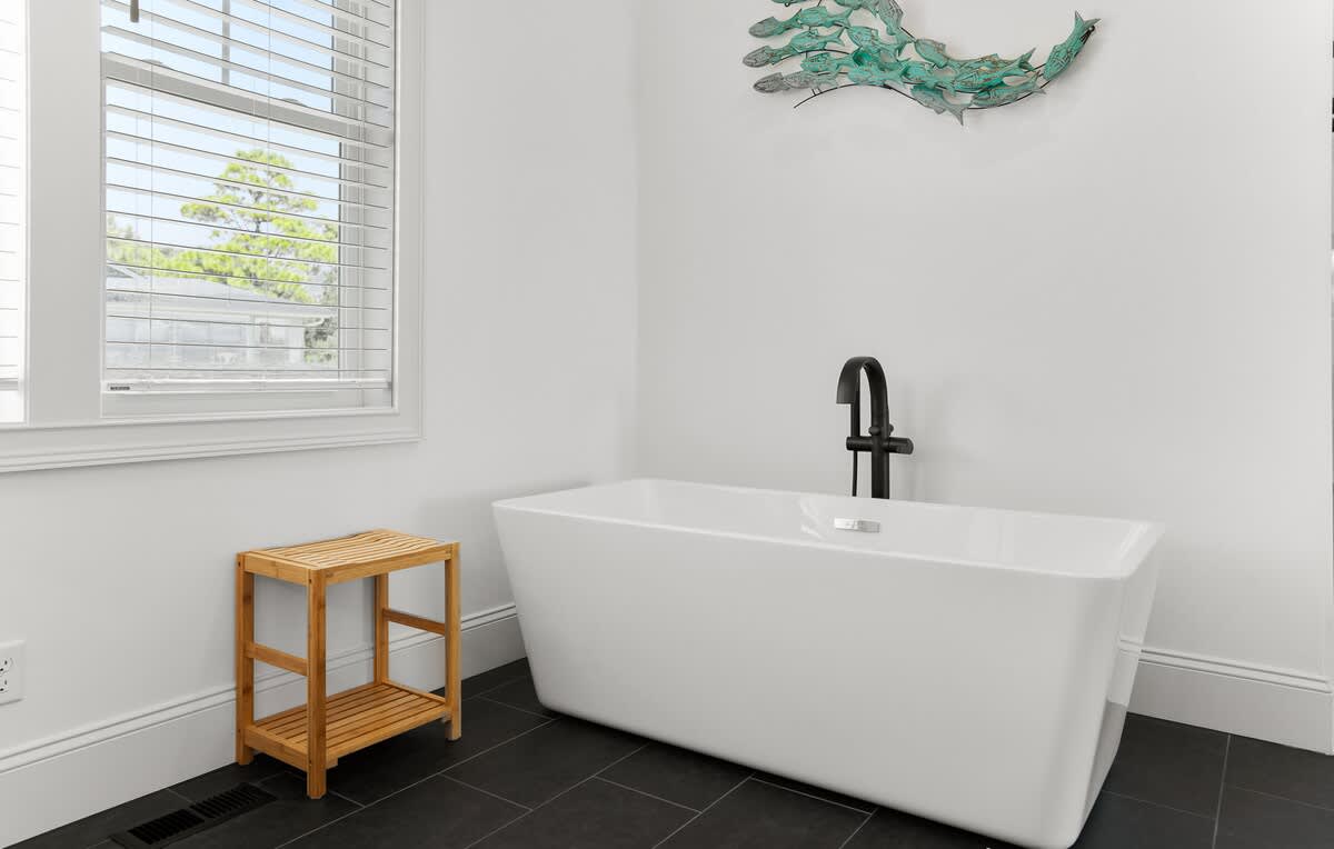 Primary Bathroom En-Suite 