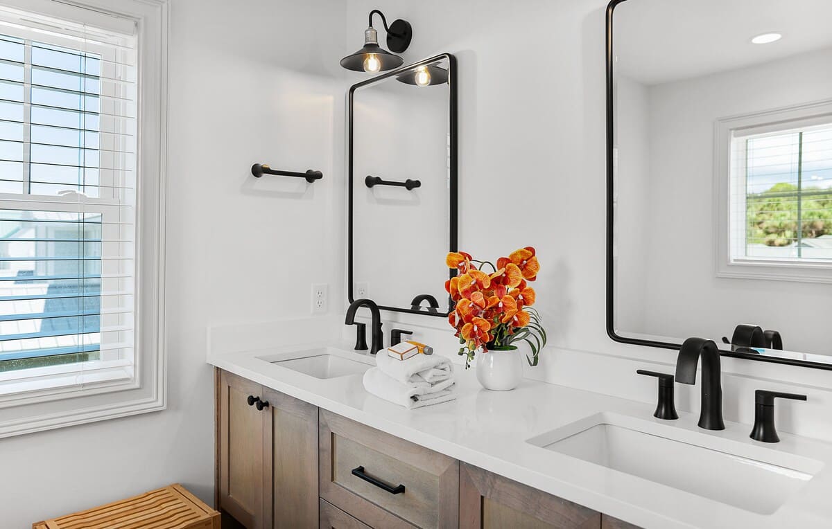 Upstairs King Bedroom En-Suite 