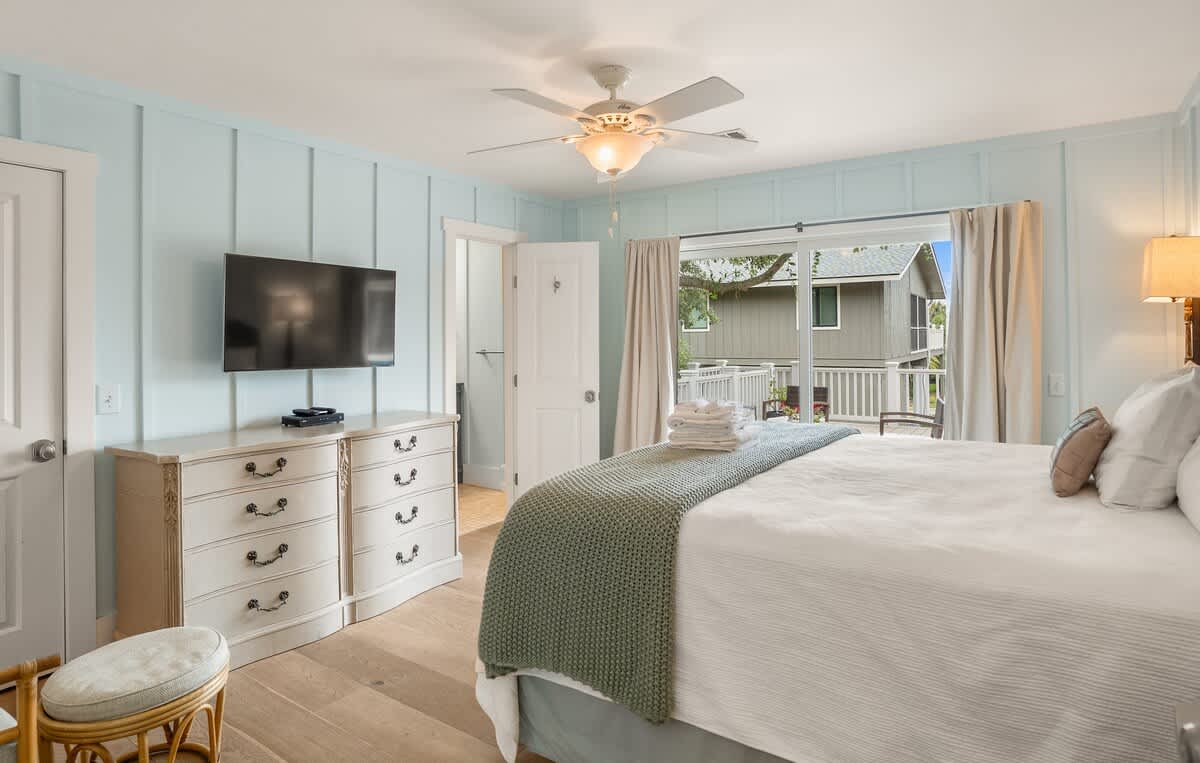 Primary bedroom with en suite bathroom