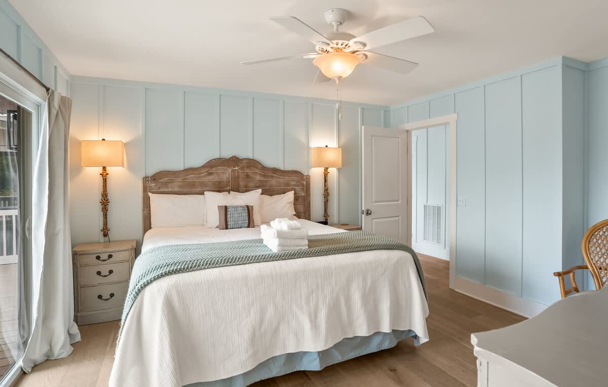 Primary bedroom with en suite bathroom