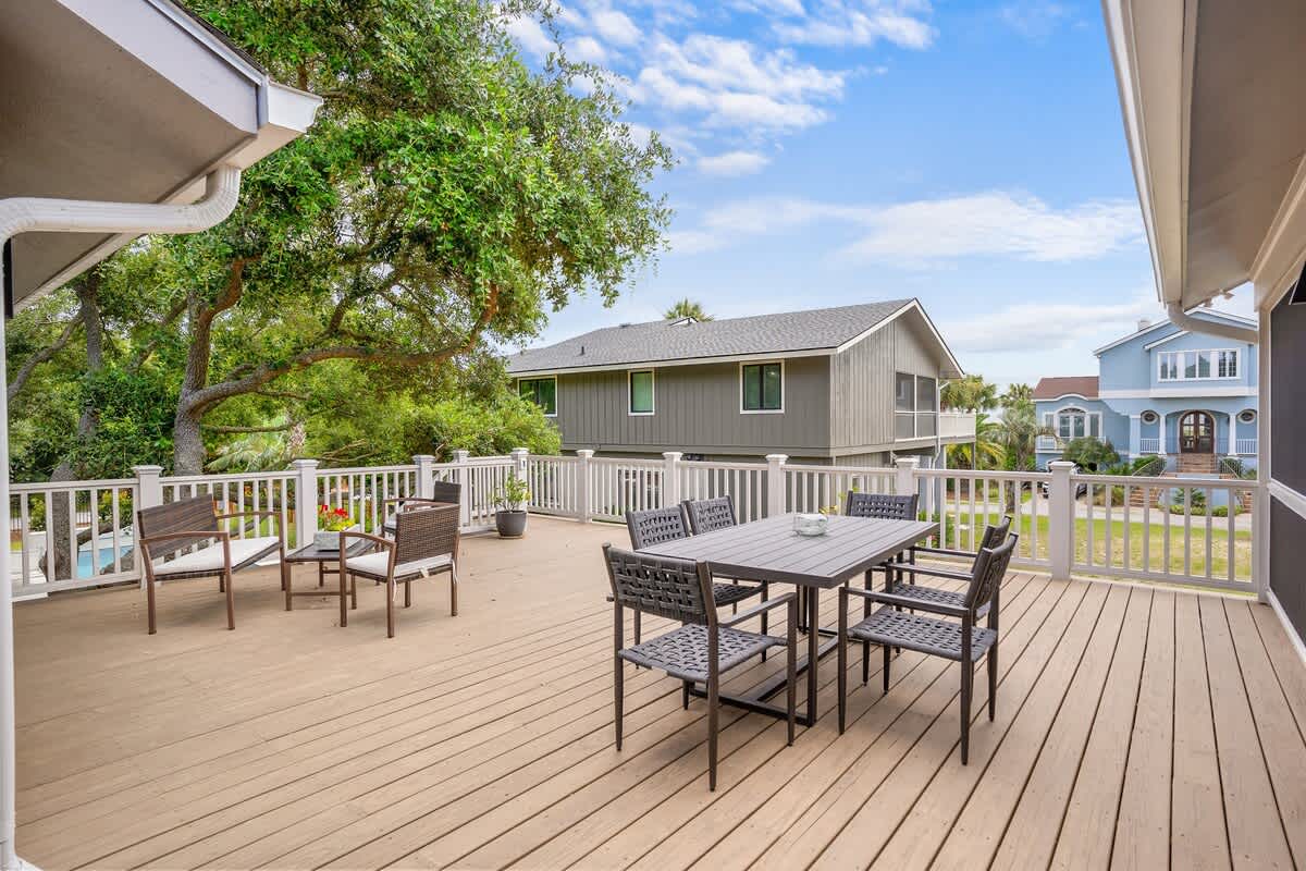 Sundeck area off of screened in porch