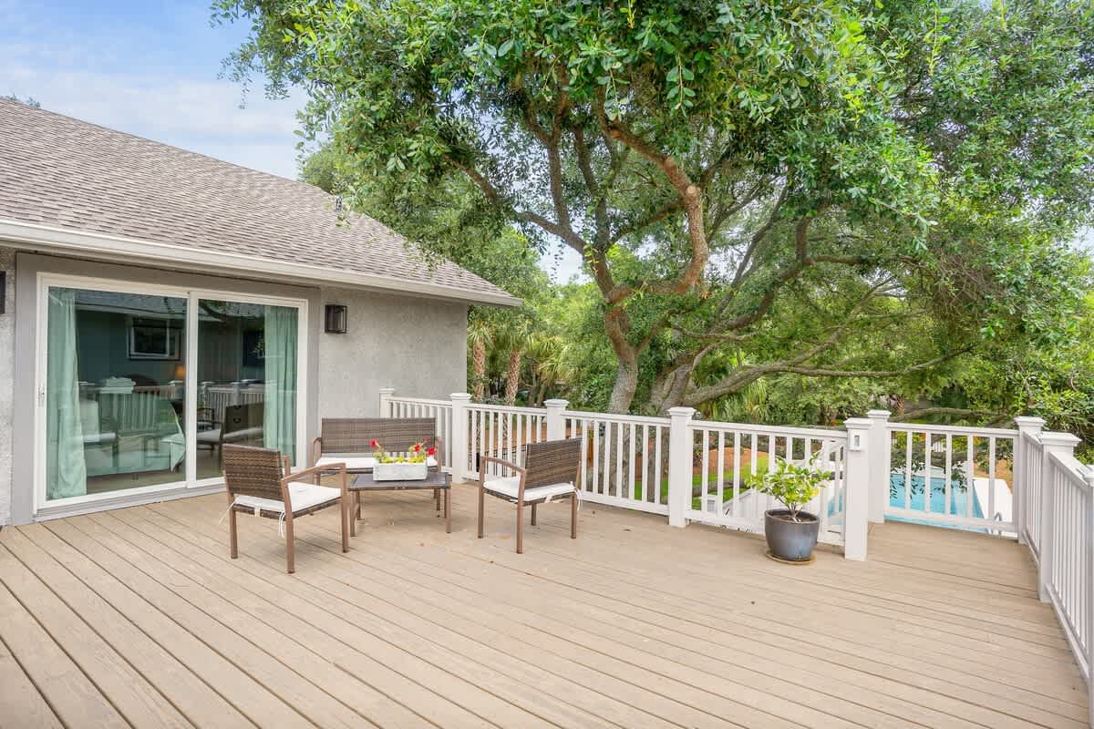Sundeck area off of screened in porch