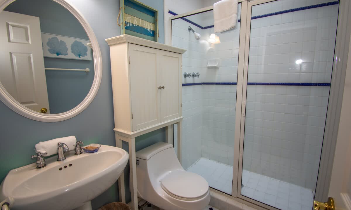 Shared Full Bath 2nd Floor