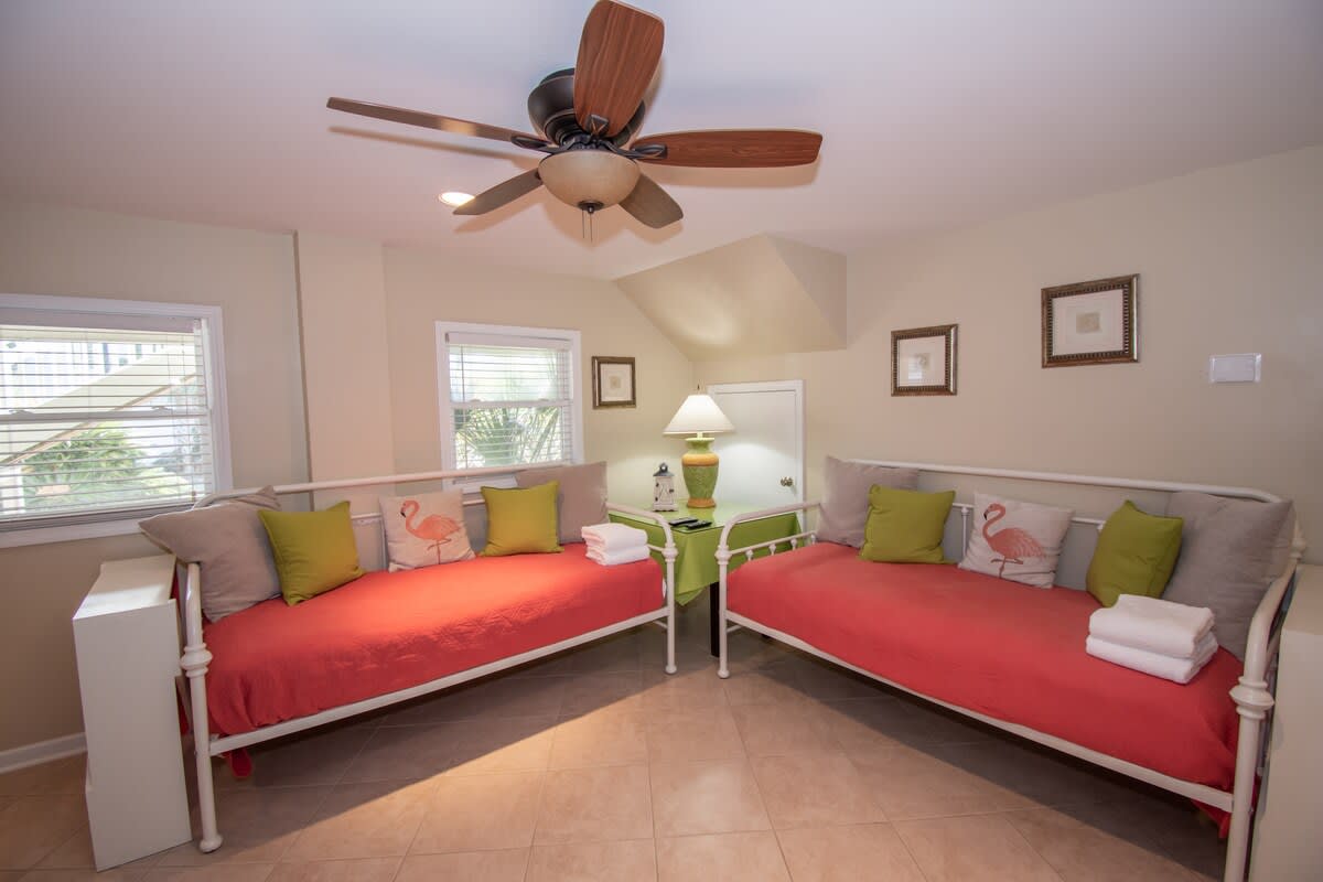 First floor living area with 2 twin daybeds